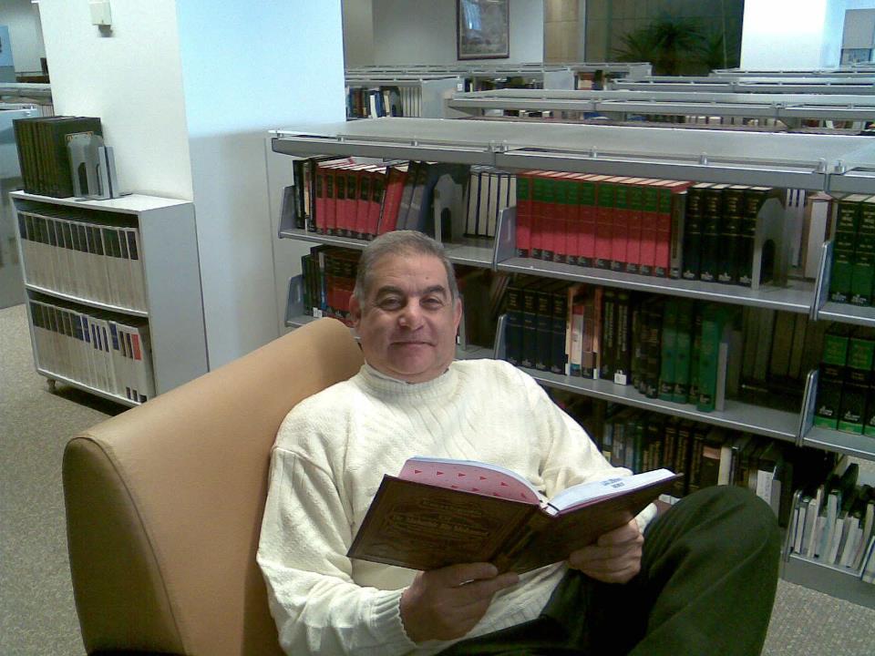 الأكاديمي "سعيد إبراهيم كريديه"؛ رئيس قسم المراجع في مكتبة الجامعة اللبنانية الأمريكية