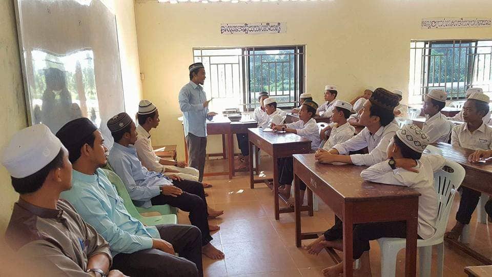 المناهج الإسلامية الحالية التي في المدارس الإسلامية في كمبوديا ليست موحدة