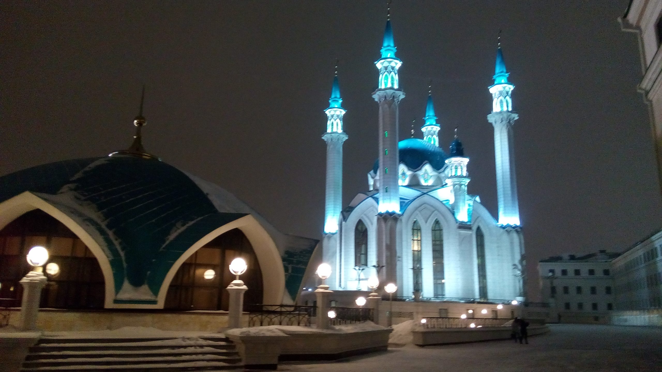 المسجد الجامع " قول شريف" في مدينة قازان عاصمة جمهورية تتارستان في روسيا الاتحادية والذي يتلى فيه القرآن على مدار الساعة يومياً..