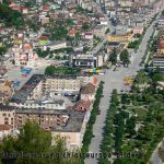 تحتضن مدينة بيرات في جنوب ألبانيا كثير من الجوامع الأثرية والتي بعضها يعد الأول في ألبانيا