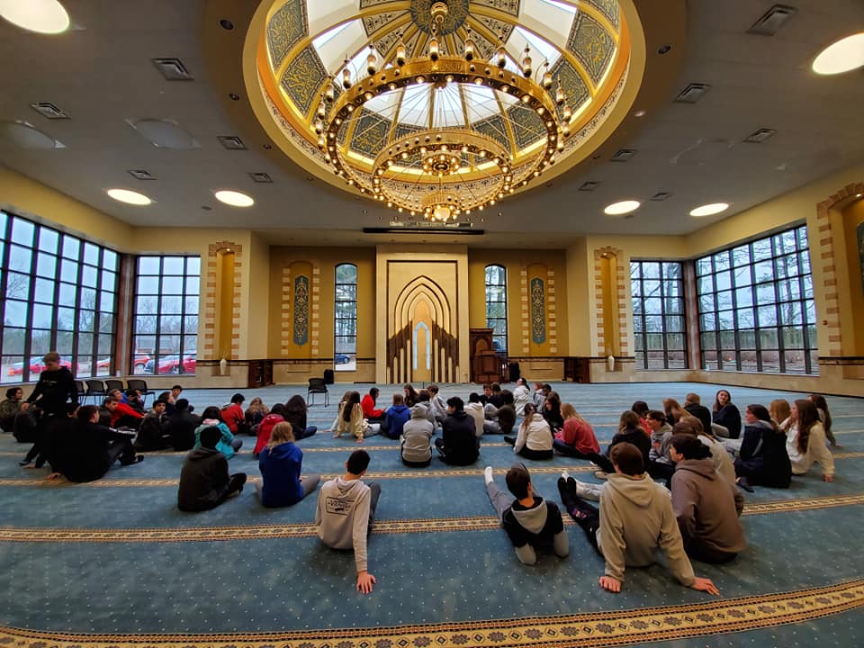 دارسو مقارنة الأديان يتعرفون علي الإسلام بمركز مكة بشيكاغو