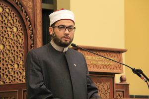 الشيخ حسن مصطفى علي، إمام ومدير مركز "مكة" الإسلامي بضواحي شيكاغو