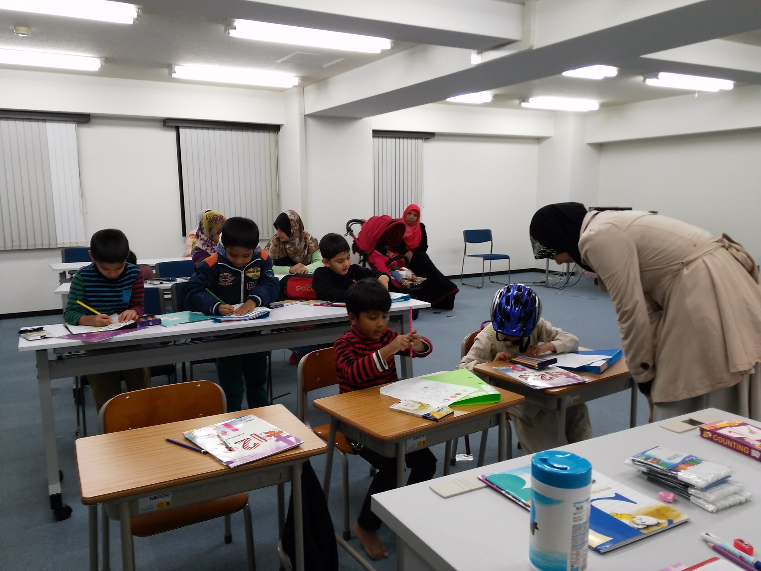المدرسة واحدة من الثلاث مدارس الإسلامية الدولية في طوكيو، والتي تدرس اللغة العربية والعلوم الإسلامية