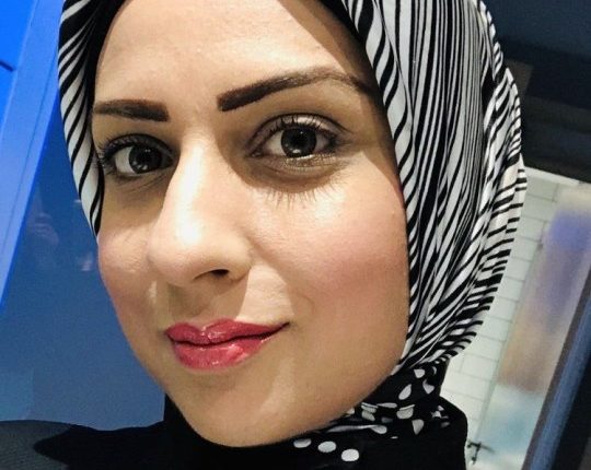 رافيا أرشد.. أول قاضية مسلمة بالحجاب  في بريطانيا ـ صورة لصحيفة “مترو” البريطانية