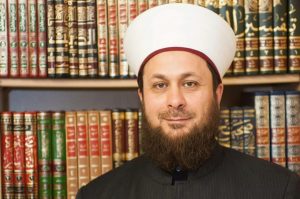 الشيخ "سمير خالد الرجب"، رئيس مركز وقف النور الإسلامي في مدينة هامبورج بألمانيا