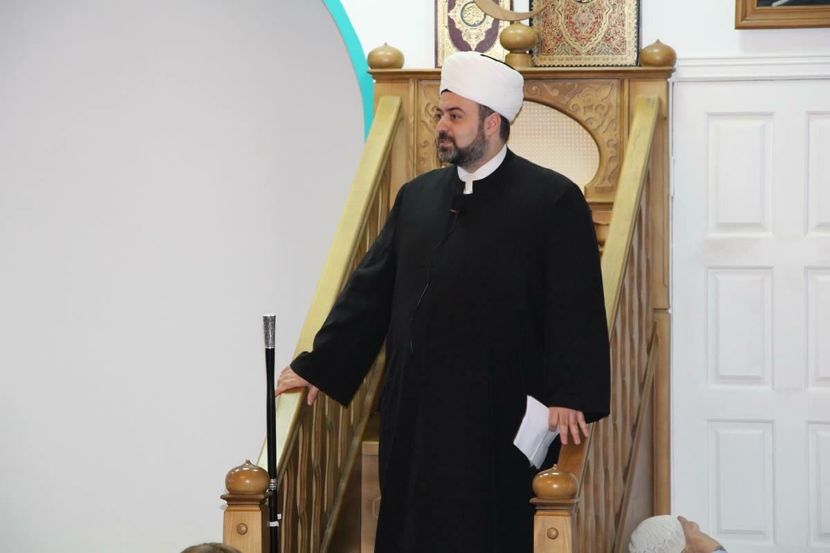 الشيخ د.وسام البردويل، إمام وخطيب مسجد بوتوفا في موسكو، وعضو مجلس علماء الادارة الدينية لمسلمي روسيا الاتحادية.
