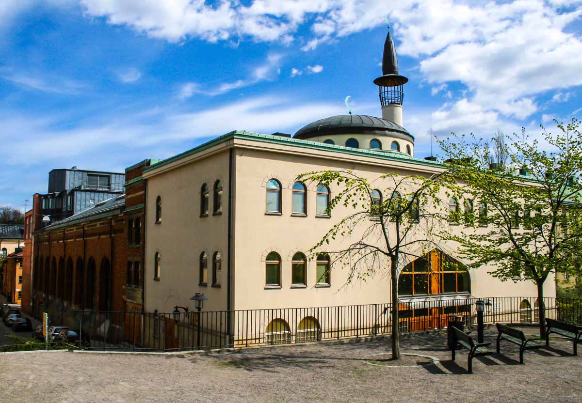 يعتبر مسجد استكهولم أول وأكبر مسجد في العاصمة السويدية استكهولم