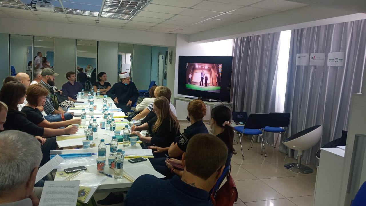 شاركت الإدارة الدينية لمسلمي أوكرانيا "أمّة" في فعاليات الطاولة المستديرة التي خصصت لبحث كيفية معالجة قضايا الإدمان داخل المجتمع الدنيبرو.