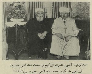 الشيخ محمد عبد الحي قربان علييف (1890- 1974م) مع الداعية عبد الرشيد ابراهيموف ( 1857-1944) رحمهما الله في طوكيو.