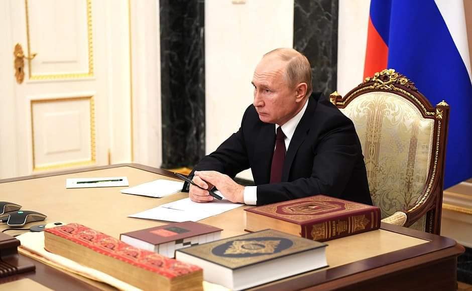 بوتين أثناء اجتماع افتراضي بقادة الأديان السماوية في الاتحاد الروسي