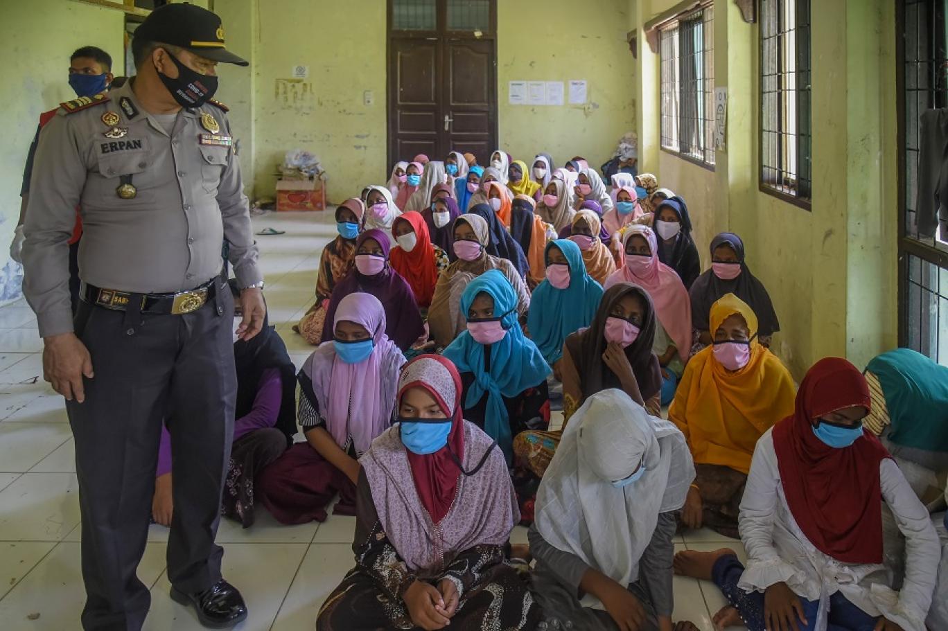 يضطر اللاجئون الروهنجيا في ماليزيا لدفع أموال لمهربين لإحضار أسرهم