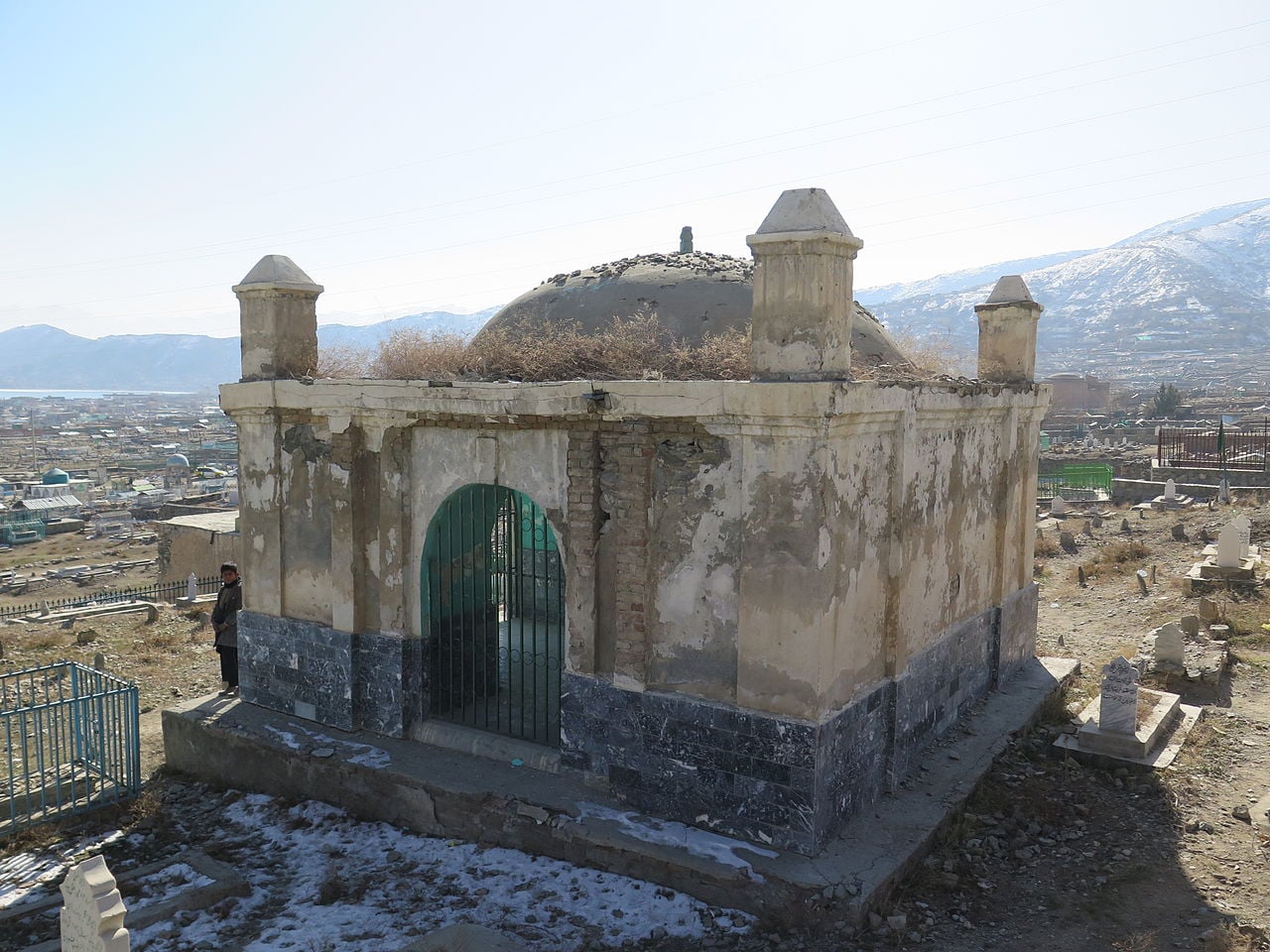 ضريح السيد عالم خان آخر أمراء بخارى في مقبرة الشهداء الصالحين بمدينة كابول.