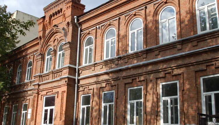 نسبت المدرسة لمؤسسها فأطلق عليها “المدرسة العثمانية” وكانت إحدى المدارس الشرعية الرائدة لمسلمي حقبة روسيا القيصرية أواخر القرن التاسع عشر