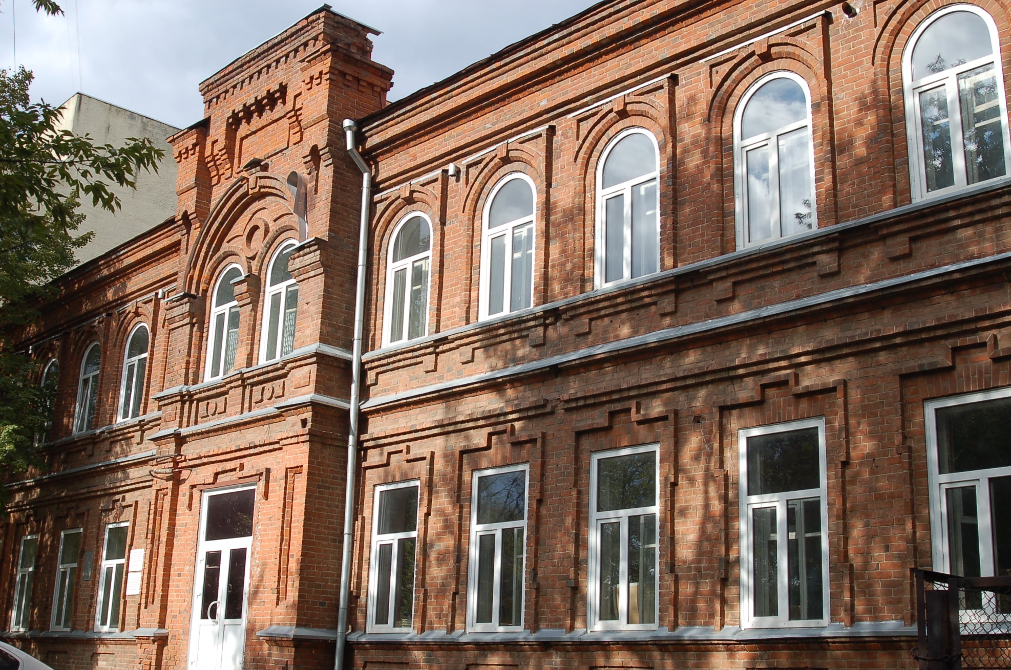 نسبت المدرسة لمؤسسها فأطلق عليها "المدرسة العثمانية" وكانت إحدى المدارس الشرعية الرائدة لمسلمي حقبة روسيا القيصرية أواخر القرن التاسع عشر
