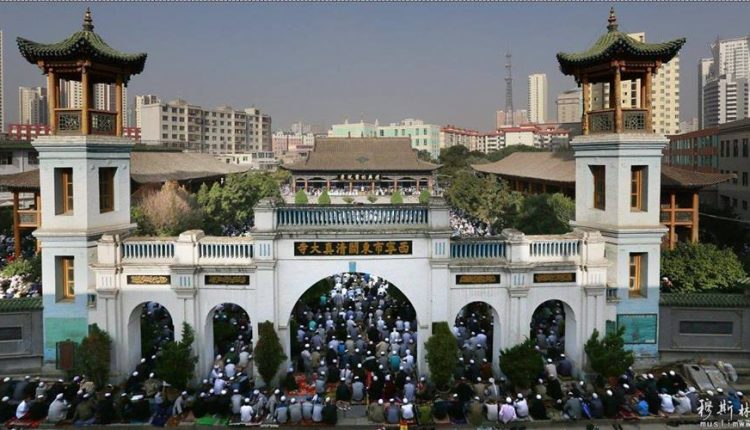تحرص المساجد في الصين خلال شهر رمضان على فتح أبوابها أمام المسلمين وغير المسلمين من أجل تعريفهم بالدين الإسلامي
