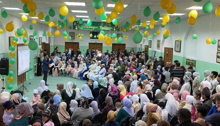 احتفالية “أهلًا رمضان” التي نظمت داخل المركز الإسلامي في مدينة سراتوف شملت معارض متعددة لمنتجات كثيرة متعددة للنساء والأطفال والعائلات.