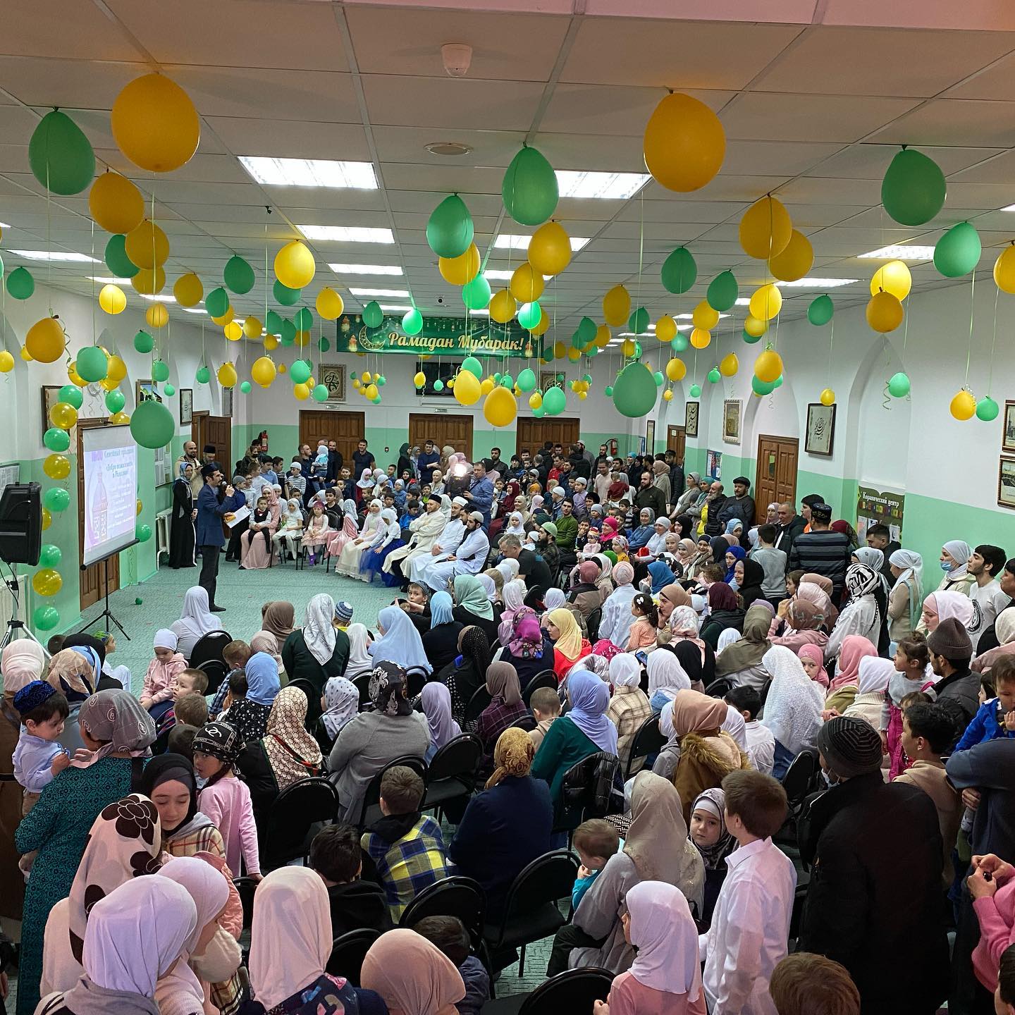احتفالية "أهلًا رمضان" التي نظمت داخل المركز الإسلامي في مدينة سراتوف شملت معارض متعددة لمنتجات كثيرة متعددة للنساء والأطفال والعائلات.