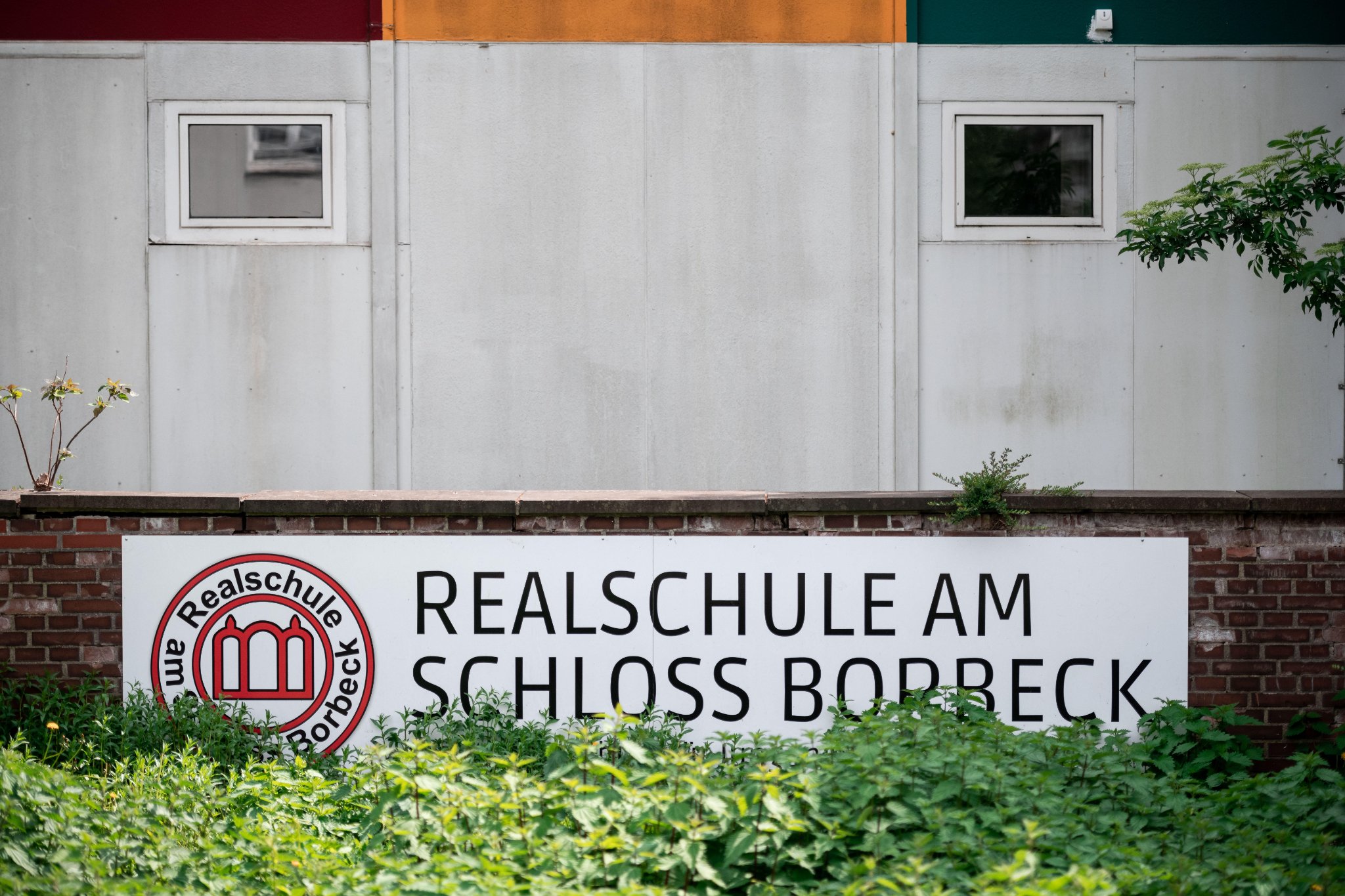 في حادثة نادرة، أفشلت الشرطة محاولة طالب لوضع متفجرات بمدرسة ثانوية بمنطقة "بوربيك"، في مدينة "إيسن" غرب ألمانيا. (foto : Fabian Strauch/dpa)