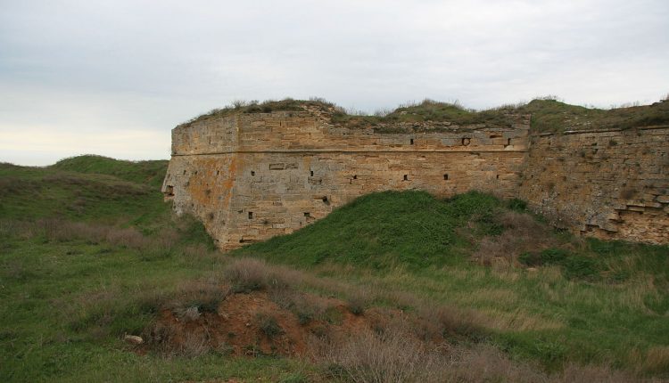 بقايا قلعة الرباط في شبه جزيرة القرم