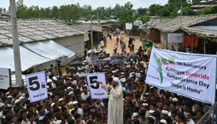 طالب المتظاهرون بإلغاء القانون الذي أصدرته سلطات ميانمار عام 1982م، وسحبت بموجبه الجنسية من جميع مسلمي الروهنجيا في أراكان