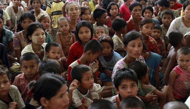 رحلات الفرار من الموت، والتي أدت بكثير منهم إلى الموت غرقًا في البحر، سببها اضطهاد السلطات البورمية البوذية في دولة ميانمار لمسلمي الروهنجيا، والذين يعيشون في إقليم أراكان في غرب البلاد.