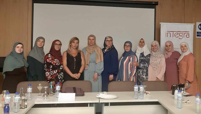 ينتهج قسم المرأة في المشيخة الإسلامية في كوسوفا أسلوب التدريب المتعدد للمعلمات لتحقيق أعلى مستوى من الكفاءة العلمية والتربوية وامتلاك القدرات والمعرفة اللازمة لتحقيق النجاح في خططه التربوية والمجتمعية.