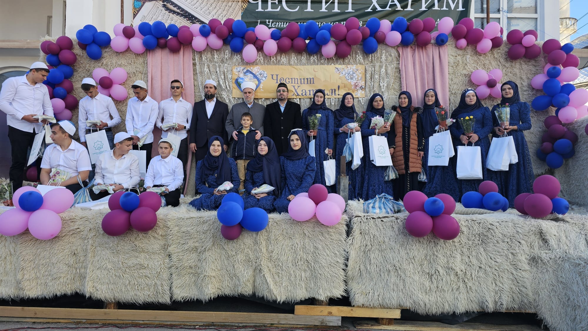 شارك المئات من أهل القرية بمنطقة فيلينغراد في احتفالية تخرج الأطفال من دورة القرآن السنوية