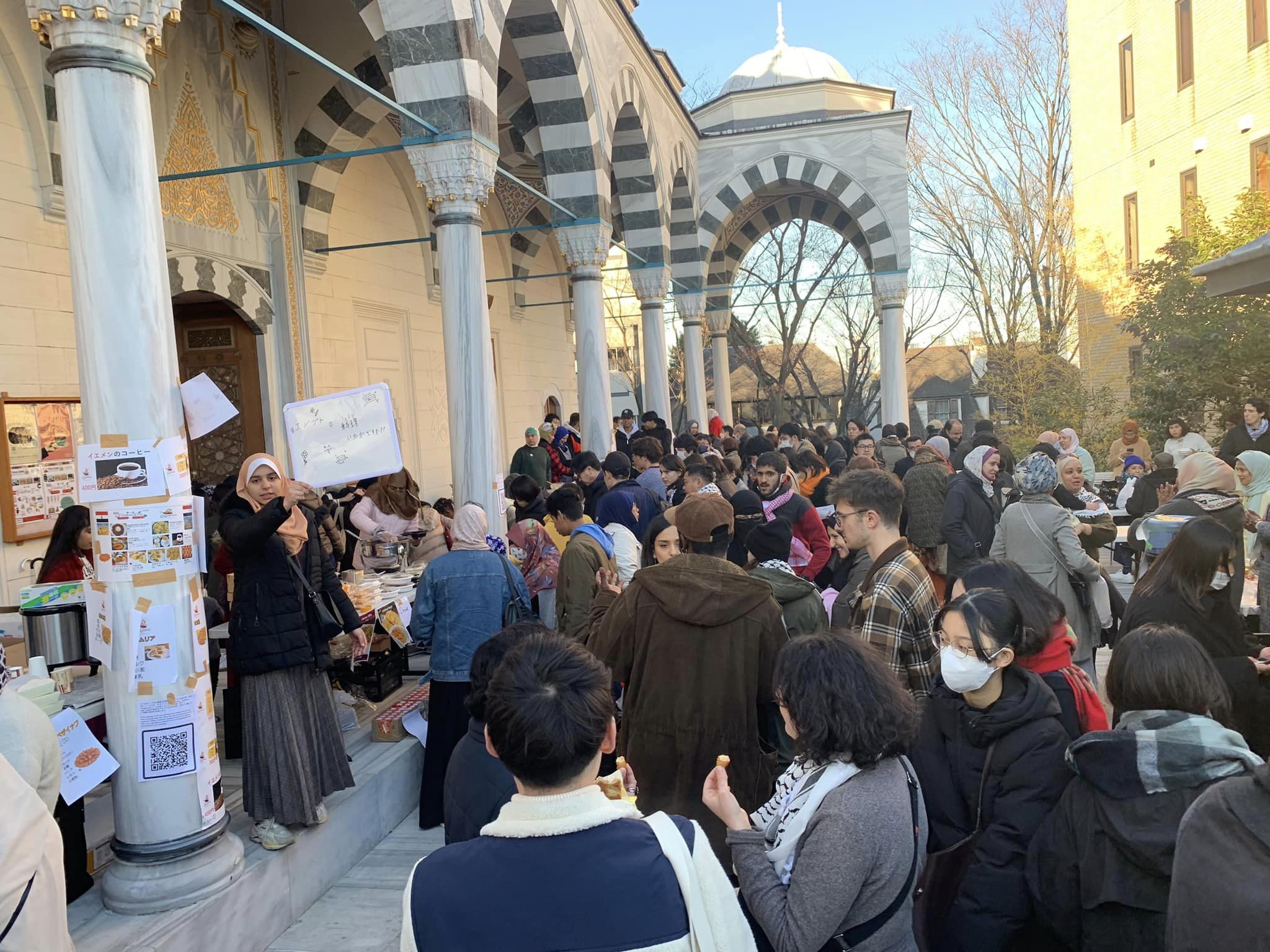 مظاهر المجتمع الإسلامي والأمة الإسلامية الواحدة كانت حاضرة في بازار فلسطين الثاني الخيري في جامع طوكيو