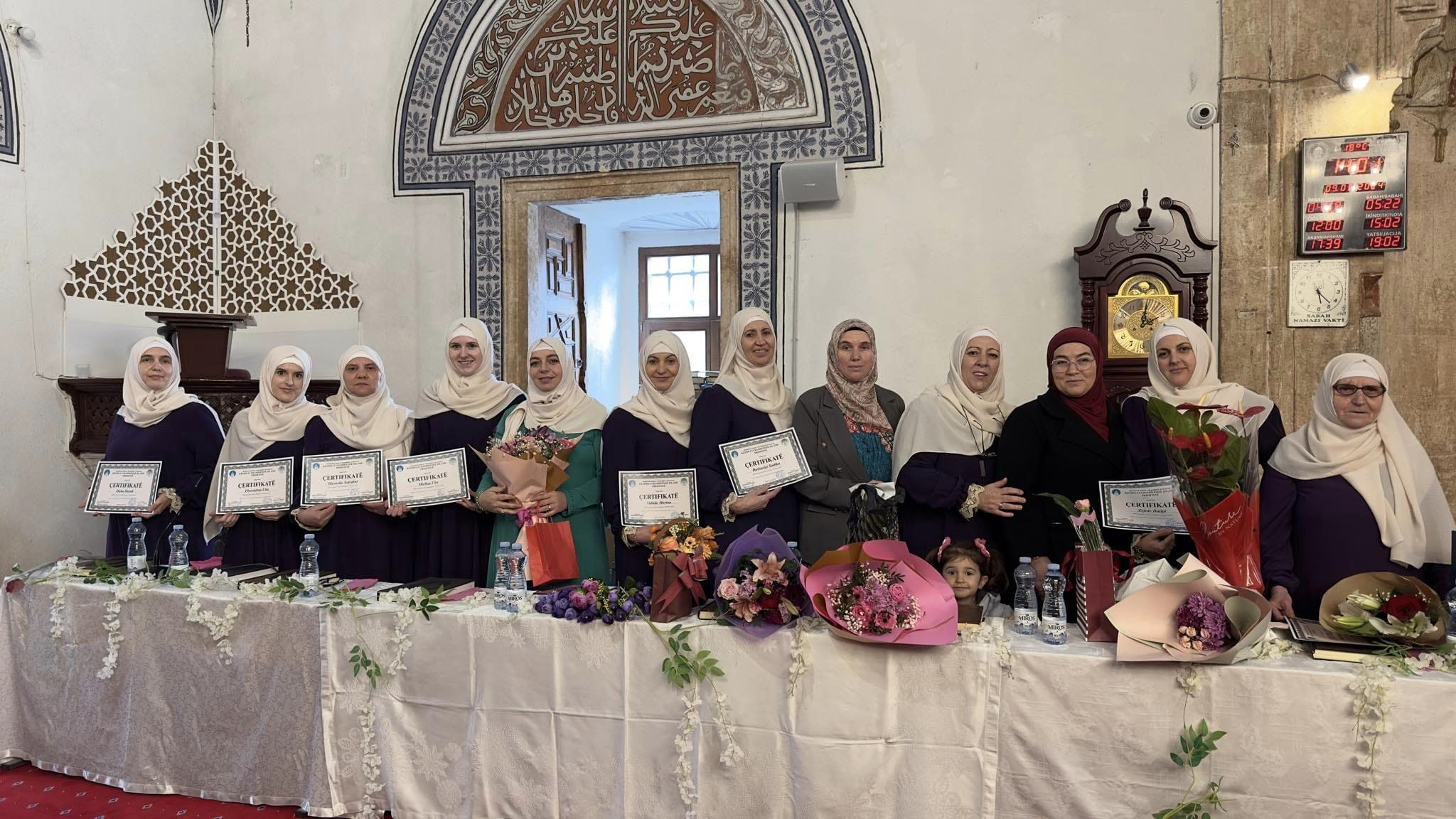 استقبلن أمهات كوسوفا شهر رمضان المبارك بإتمام برنامج تلاوة القرآن الكريم كاملًا على مدار الأشهر الماضية مع المعلمة قدرية دراجوشا.