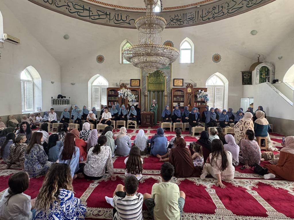 يأتي هذا البرنامج ضمن سلسلة من الأنشطة التي ينظمها قسم المرأة بمجلس المشيخة الإسلامية في فريريزي بهدف تعزيز التعليم الديني للنساء