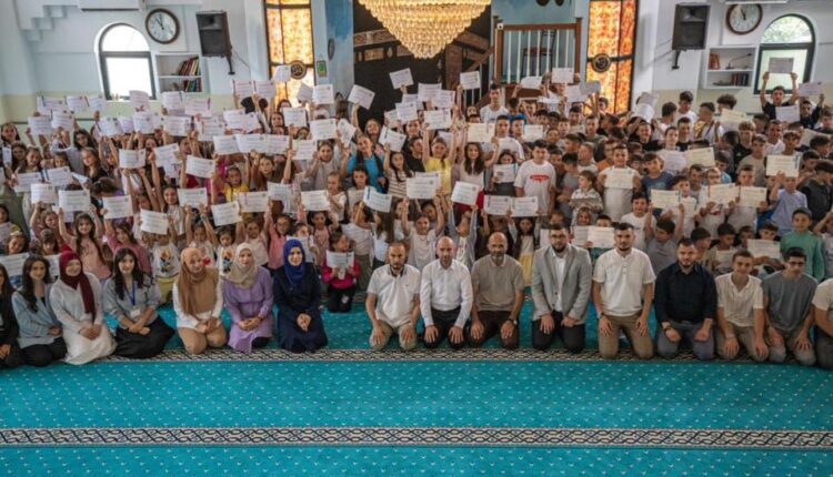 تكريم 300 تلميذًا من المدرسة الصيفية بمدينة فوشتري في كوسوفا