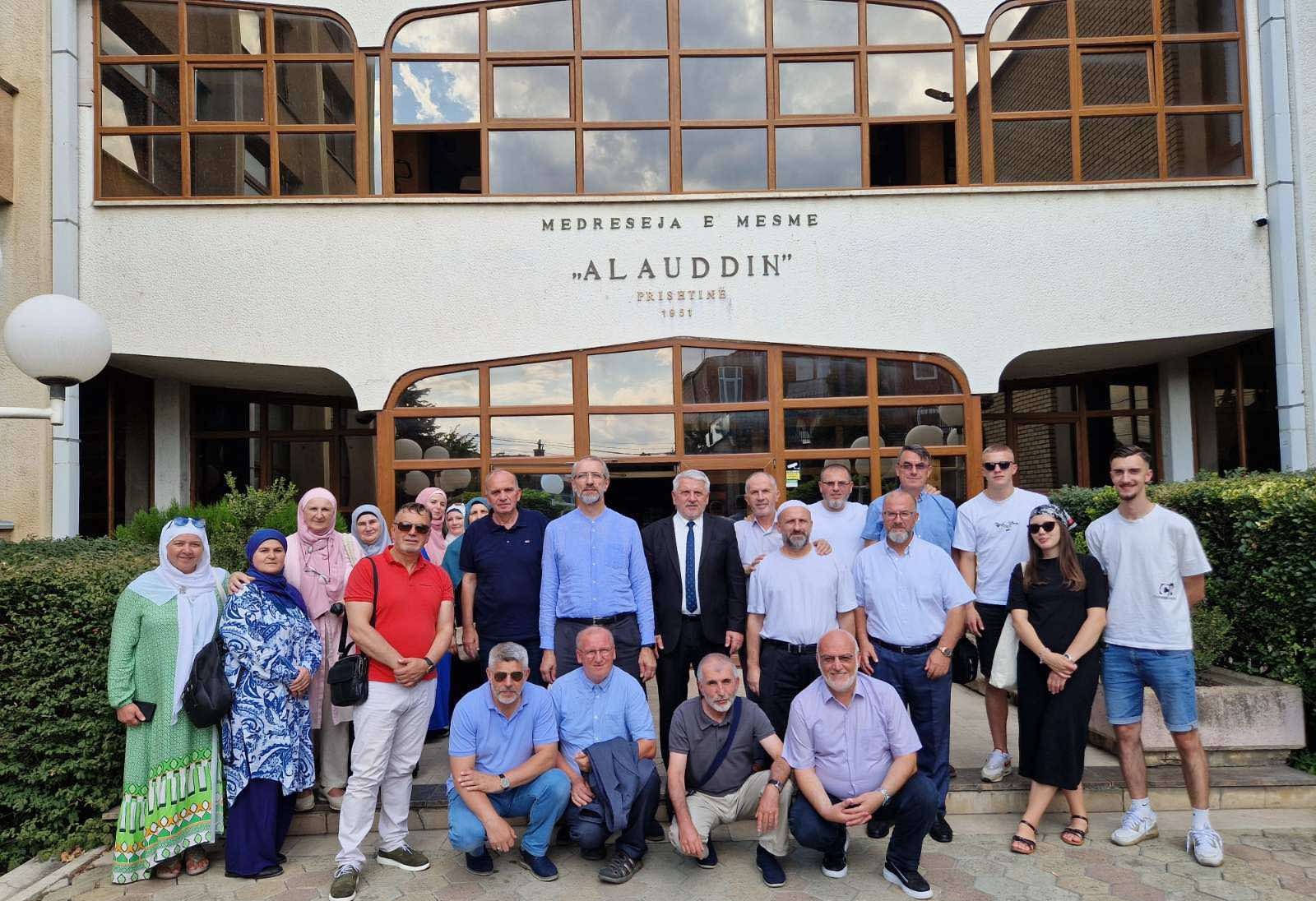 حرص الجانبين الكوسوفي والبوسني على بناء شراكات استراتيجية تضمن تخريج أئمة ودعاة على مستوى رفيع من الكفاءة والمعرفة بما يخدم المجتمعات المسلمة الألبانية والبوسية في غرب البلقان.