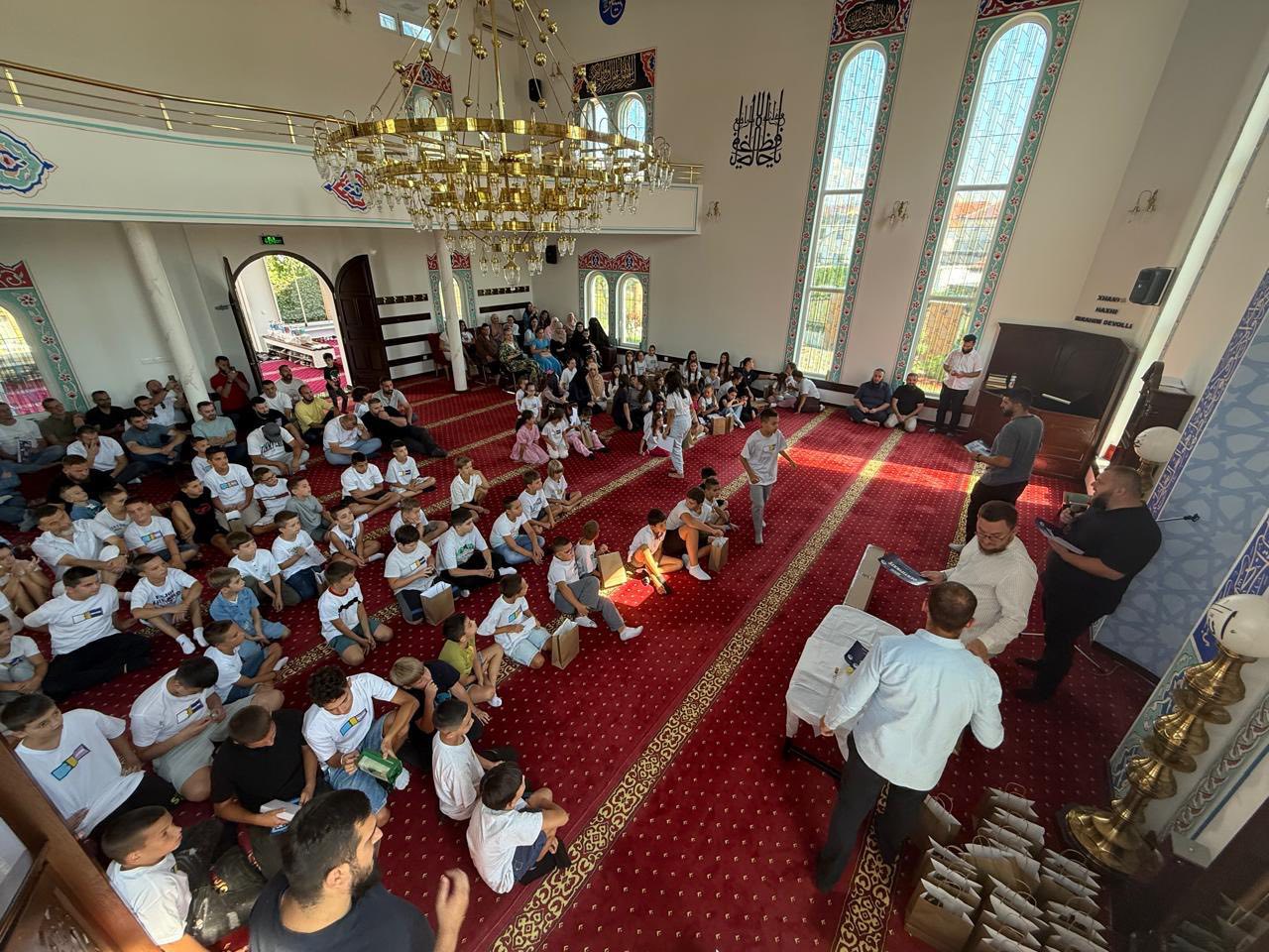 في أجواء ملؤها المحبة، والالتزام والفرح اختتم مجلس المشيخة الإسلامية في مدينة بيا غرب كوسوفا فعاليات المدرسة الصيفية لعام 2025