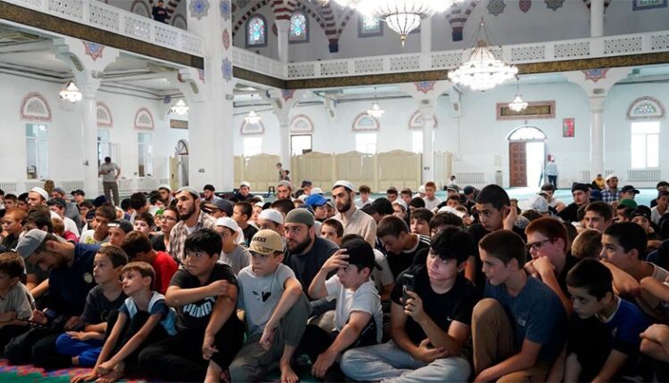 يهدف هذا اللقاء إلى رفع مستوى وعي الشباب بالموارد المتوفرة لهم، وتحفيزهم على الانخراط الإيجابي والفاعل في الحياة الاجتماعية والثقافية داخل داغستان.