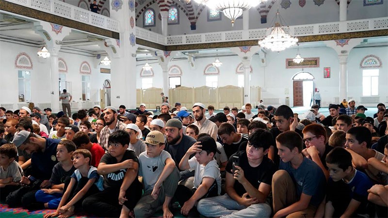 يهدف هذا اللقاء إلى رفع مستوى وعي الشباب بالموارد المتوفرة لهم، وتحفيزهم على الانخراط الإيجابي والفاعل في الحياة الاجتماعية والثقافية داخل داغستان.