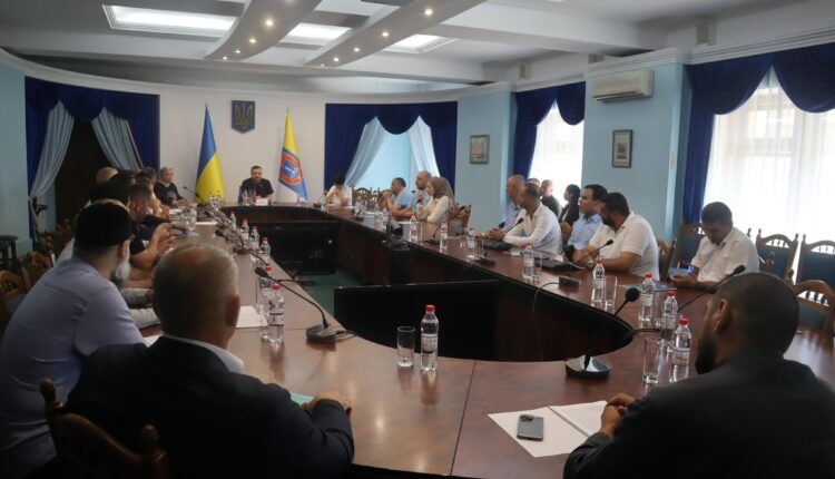 يعكس هذا اللقاء حرص المجتمع المسلم والسلطات على تعزيز التواصل والتعاون وضمان حماية الحقوق الدينية والثقافية، مع تعزيز التضامن في مواجهة التحديات الراهنة.