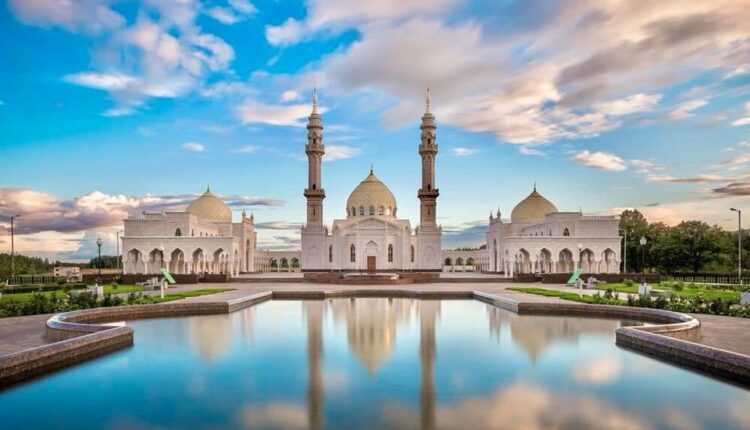 سيكون المسلمون في جمهورية تتارستان بوسط روسيا على موعد مع أجواء روحانية استثنائية طوال شهر ربيع الأول، حيث تنظم المشيخة الإسلامية فعاليات دينية واسعة تشمل أكثر من 1600 مسجد و48 منطقة محلية