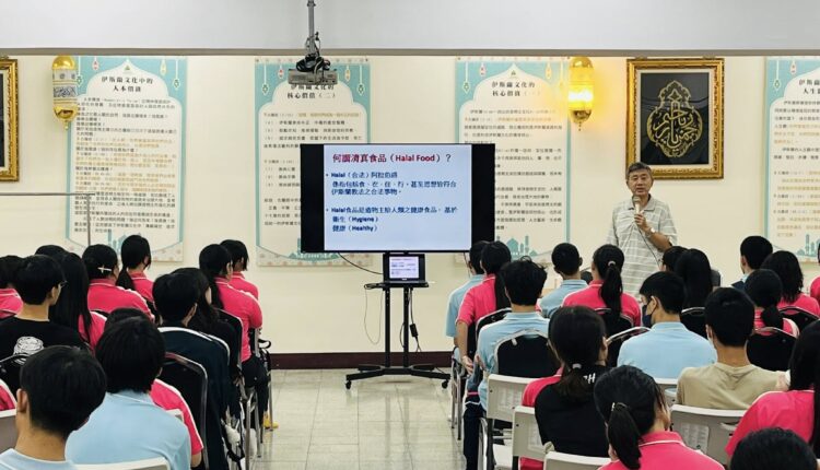 تواصل مساجد تايوان أداء دورها كجسور للتعارف والحوار بين مختلف مكونات المجتمع وتساهم في بناء مجتمع أكثر وعيًا وتسامحًا واحترامًا للتنوع الديني والإنساني.