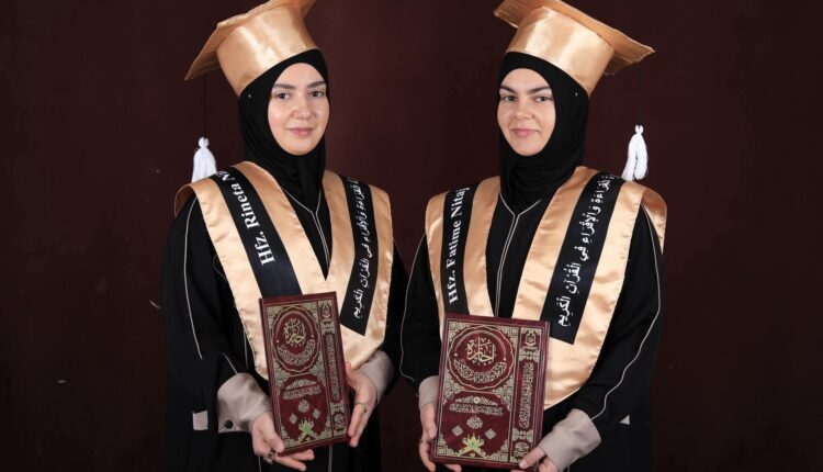 الأختان الحافظتان رينيتا وفاطمة نيتاي رينيتا نيتاي وفاطمة نيتاي مؤسستا أكاديمية “الحفاظ الصغار” القرآنية في العاصمة بريشتينا