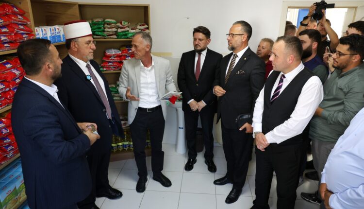 أوضح المفتي ترنافا أن المتجر سيبدأ بمساعدة 50 عائلة محتاجة على أن يتوسع نطاق الدعم لاحقًا ليشمل عددًا أكبر