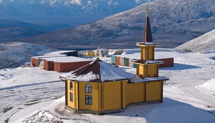 أكد الشيخ صلاحوف مفتي منطقة زابايكاليه أن إنشاء المسجد داخل نطاق الشركة يعكس اهتمام الإدارة والمساهمين بالحياة الدينية للعاملين ويجسد الانسجام الجميل بين العمل والإيمان