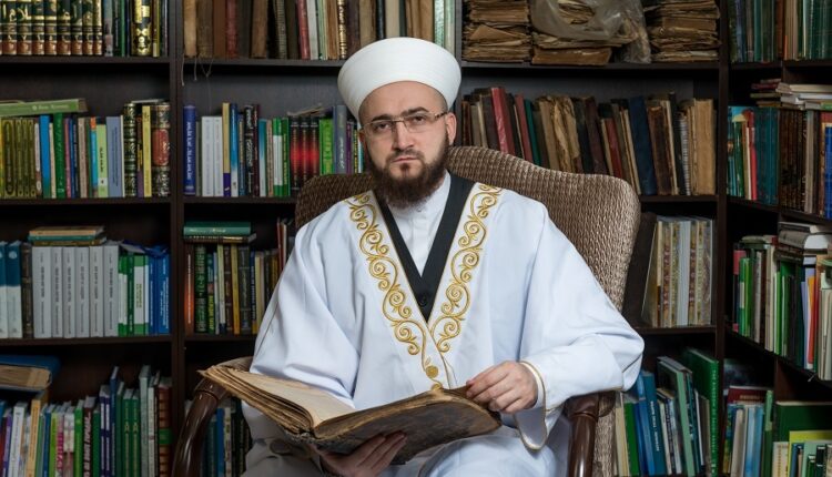 قال مفتي جمهورية تتارستان، فضيلة الشيخ كاميل ساميغولين، إن العلماء التتار كانوا جميعاً من أهل السنّة، ماتريديين في العقيدة، وحنفيين في الفقه، ولم يُعرف بينهم من أحدث في الدين بدعاً.