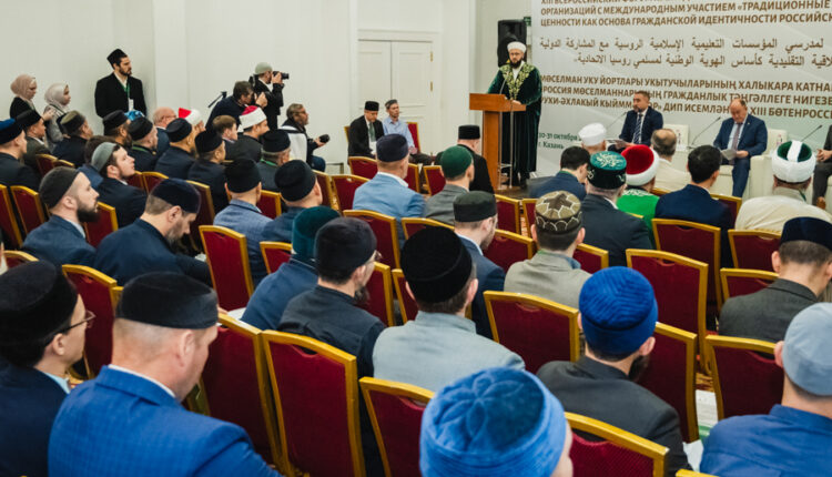 يُعد الملتقى منصة وطنية شاملة تضم سلسلة من المؤتمرات العلمية والندوات وورش العمل، وتهدف إلى مناقشة آفاق تطوير التعليم الإسلامي في روسيا وتبادل الخبرات بين المؤسسات الدينية والمدنية والعلماء والخبراء.