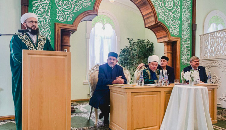 الملتقى السنوي يخلّد ذكرى الراحل غابديلخاك خزرات ساماتوف ودوره في الحفاظ على المذهب الحنفي والثقافة الإسلامية التترية وتطوير منظومة التعليم الديني الإسلامي