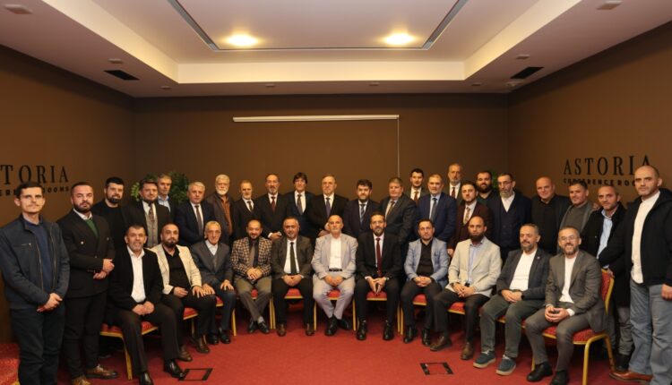 حفل تكريم الأستاذ المعلم والإمام والداعية حلمي كراسنيتشي أحد أبرز الشخصيات الإدارية والتعليمية التي تركت بصمة واضحة في مسيرة المشيخة الإسلامية في دولة كوسوفا على مدار عقود طويلة.