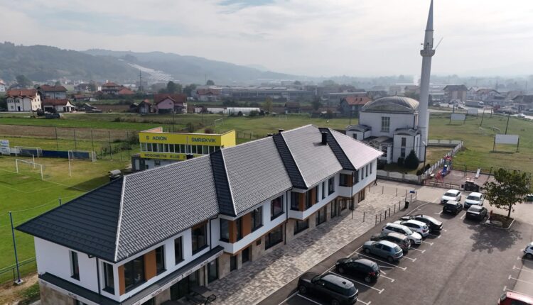 شهدت قرية ستيبان بولي التابعة لمدينة غراتشانيتسا شمال شرق البوسنة والهرسك افتتاح وقف بركيش الذي قدّمته عائلة الواقف الحاج وحيد بركيش إلى المشيخة الإسلامية