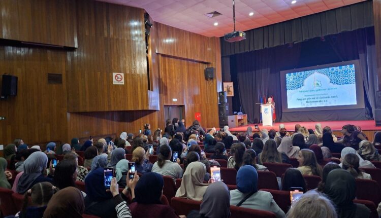 شهد الأسبوع الرابع من شهر النبوة سلسلة احتفالات دينية وثقافية في عدة مدن بمشاركة المعلمات والطالبات وجمهور واسع من النساء والفتيات