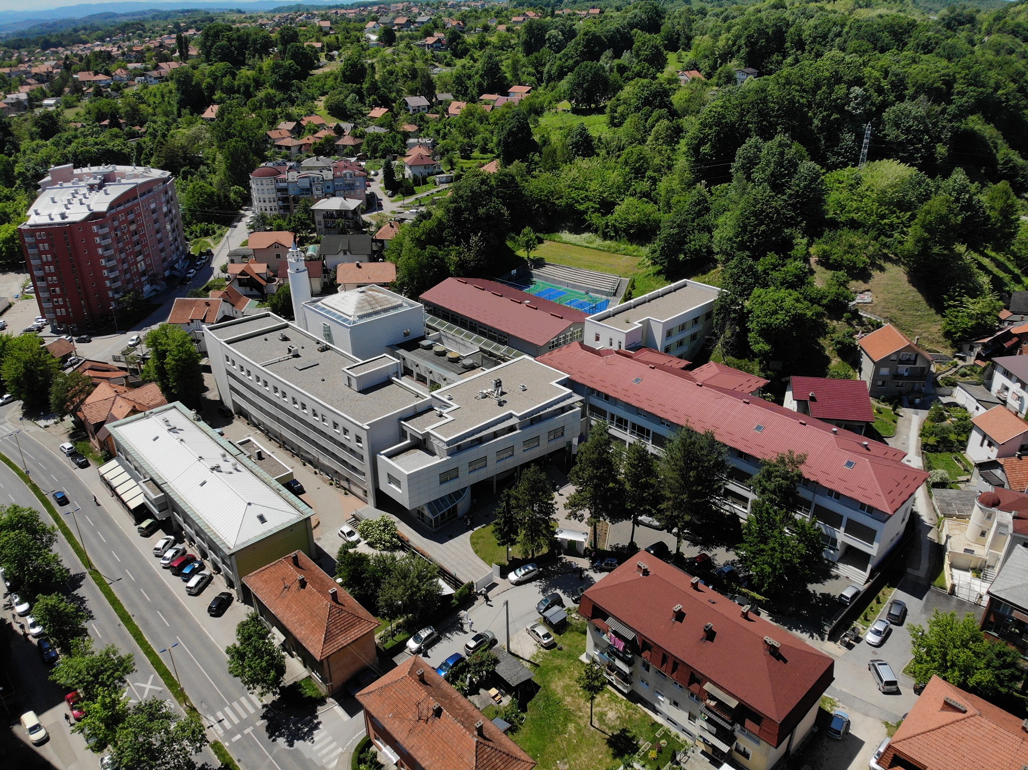 تأسست مدرسة بهرام بيجوفا في الربع الأول من القرن السابع عشر ما يجعلها واحدة من أقدم مؤسسات التعليم الإسلامي في المنطقة