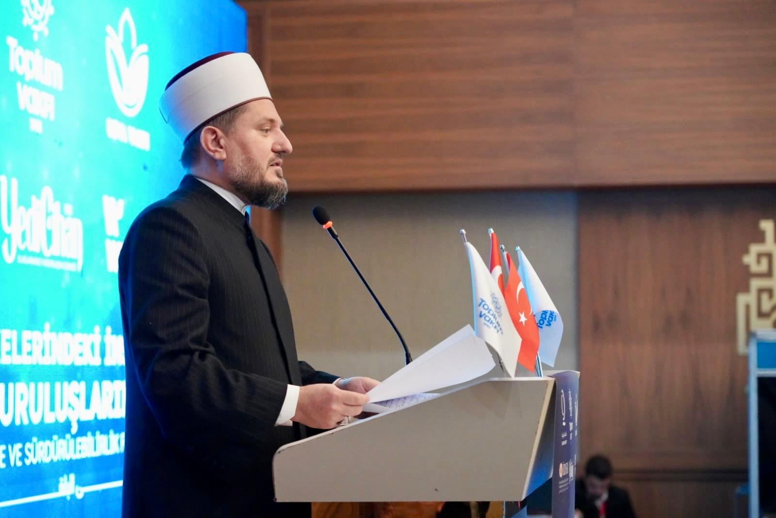 أكد فضيلة الشيخ وداد ساهيتي، رئيس الأئمة في المشيخة الإسلامية في دولة كوسوفا، على أهمية تعزيز التعاون المؤسسي المشترك بين الهيئات الدينية والمنظمات الإنسانية.