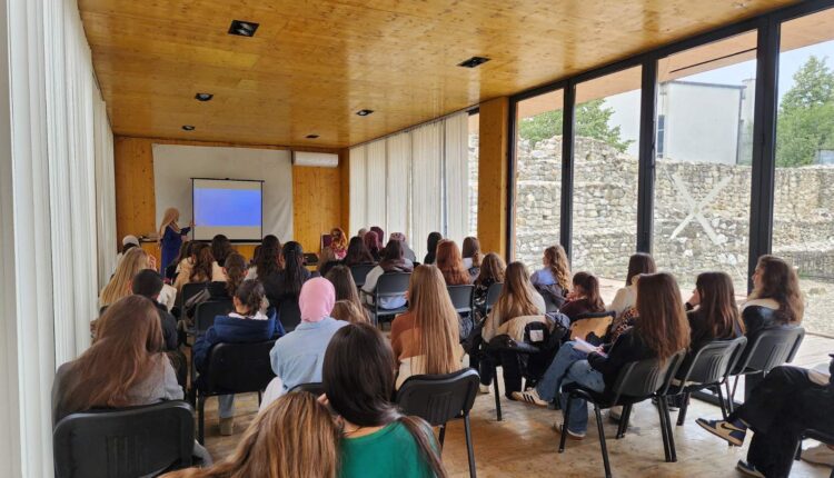 نظم قسم المرأة في مجلس المشيخة الإسلامية بمدينة فوشتري نشاطات تعليمية واجتماعية استهدفت تعزيز روح المسؤولية والقيم الأخلاقية لدى الفتيات